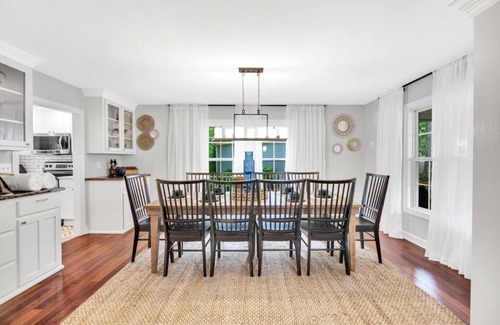 Mayhew House | Lake Norman Villa Sleeps 15-Hot Tub-Game Room