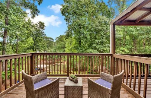Mayhew House | Lake Norman Villa Sleeps 15 Hot Tub Game Room