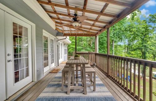 Mayhew House | Lake Norman Villa Sleeps 15 Hot Tub Game Room