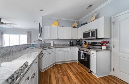 Cornelius Condo | Lake Norman Waterfront Condo Retreat - Dog Friendly Cornelius Vacation Rental