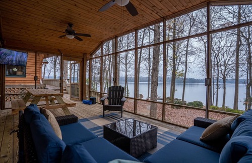 Lake Oconee Cabin | Lake Oconee Lake Front Cabin+Private Dock+Fire Pit+AMAZING VIEWS!