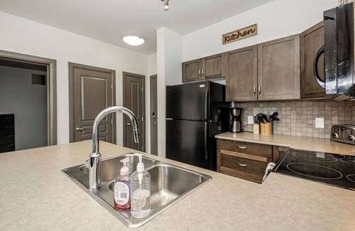 South Pandosy Condo | Lake Okanagan Sunsets from your Balcony!