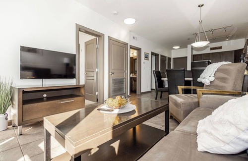 South Pandosy Condo | Lake Okanagan Sunsets from your Balcony!