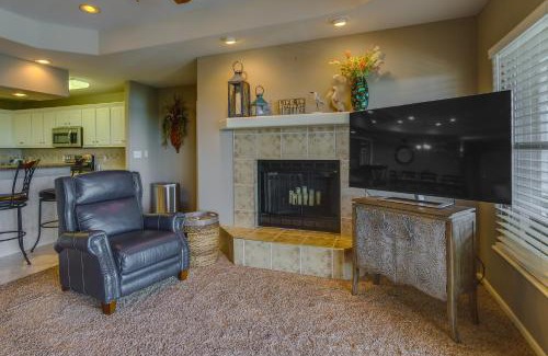 Lake Ozark Apartment | Lake Ozark Vacation Rental Pool and Dock Access!
