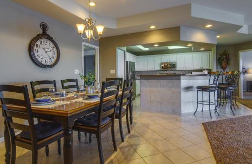 Lake Ozark Apartment | Lake Ozark Vacation Rental Pool and Dock Access!