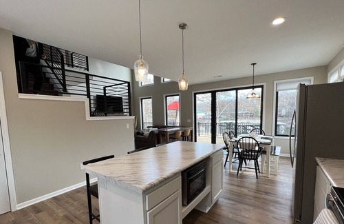 Lake Ozark Ski Chalet | Lake Ozarks “Castaway Cove” - New Lake Front Home
