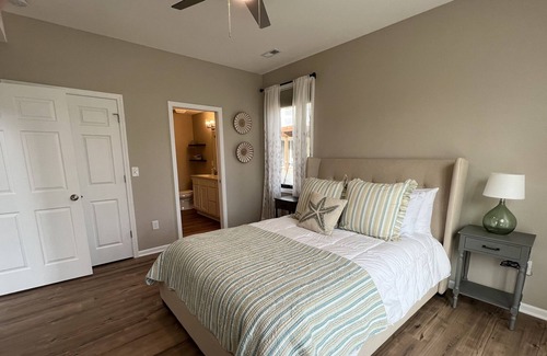 Lake Ozark Ski Chalet | Lake Ozarks “Castaway Cove” - New Lake Front Home