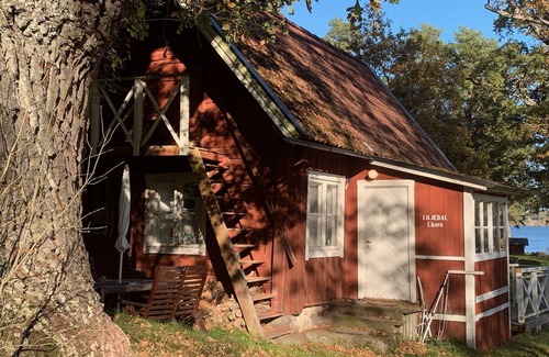 Ekero Cabin | Lake place with jetty and rowing boat