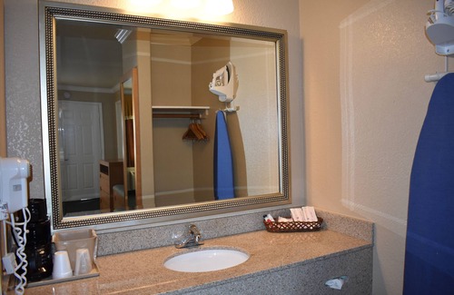 Clear Lake Hotel | Lake Point Lodge