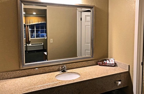 Clear Lake Hotel | Lake Point Lodge