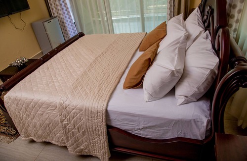 Entebbe House | Lake Point Villa