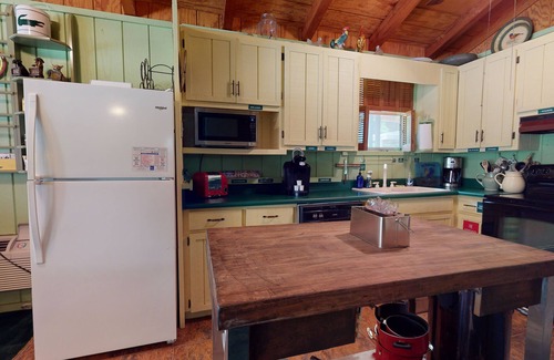 Lakemont House | Lake Rabun vintage boathouse with two suites & amazing views