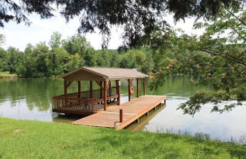 Ten Mile House | Lake Retreat the perfect cozy get away!