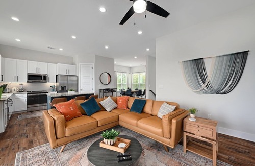 Waterford On Lake Travis House | Lake Retreat w Private Hot Tub, Lake Views, Boat Parking & Local Store Access!