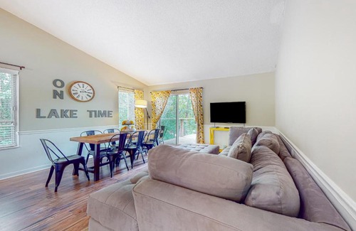 Dandridge House | Lake Ridge Retreat