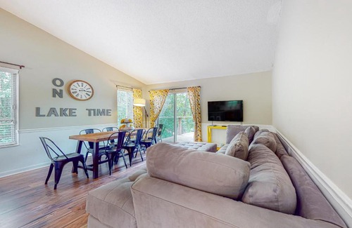 Dandridge House | Lake Ridge Retreat