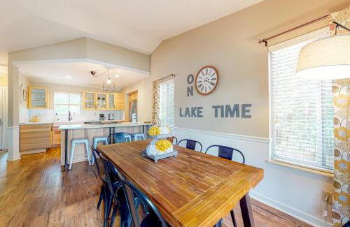 Dandridge House | Lake Ridge Retreat