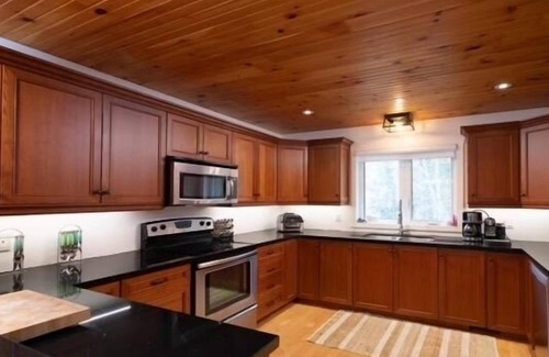 Muskoka Lakes Cottage | Lake Rosseau, Muskoka Waterfront 6bedroom. Large wrap around deck.