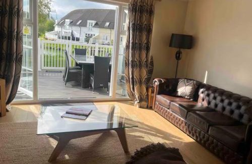 South Cerney House | Lake's End Lodge