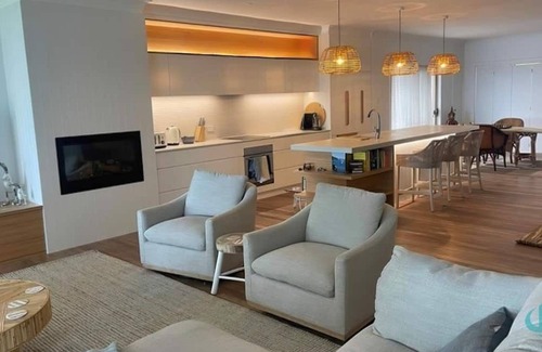 Nords Wharf House | Lake Sabai - Waterfront and private pool