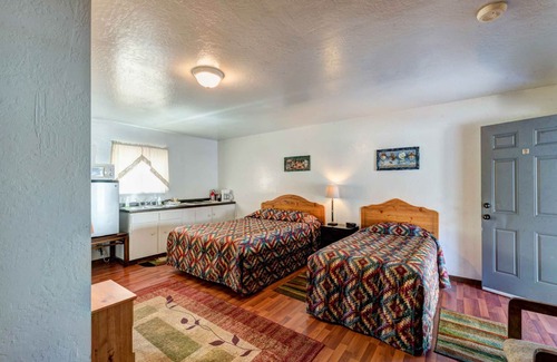 Lakehead-Lakeshore Hotel | Lake Shasta Lodge