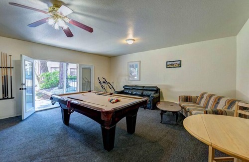Lakehead-Lakeshore Hotel | Lake Shasta Lodge