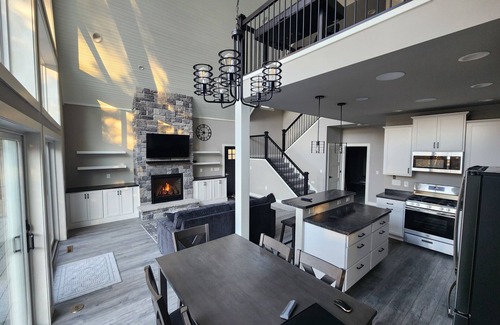 Nekoosa House | Lake Sherwood Chalet, Near Sand Valley