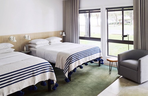 Saugatuck Hotel | Lake Shore Resort