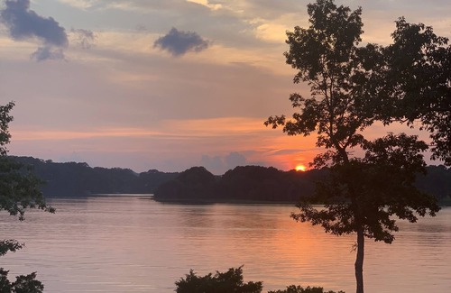 Northport House | Lake Side Luxurious Guest Suite: Founder’s Pointe at Lake Tuscaloosa