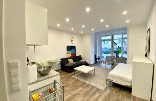 Tempelhof Apartment | Lake Side Park/Historic/BER/THF