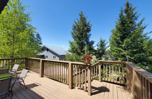 Seeley Lake House | Lake side Trailer home with WiFi in Seeley Lake & Shared Dock Access!