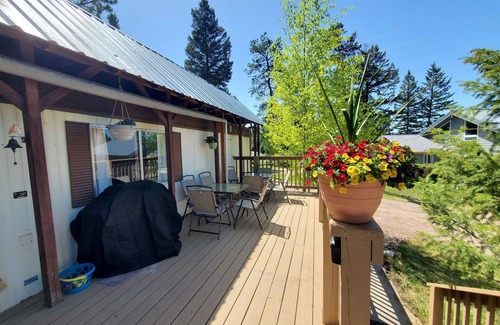 Seeley Lake House | Lake side Trailer home with WiFi in Seeley Lake & Shared Dock Access!