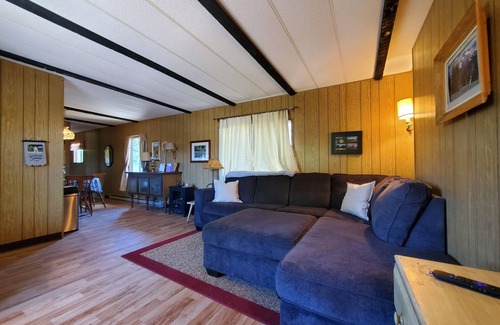 Seeley Lake House | Lake side Trailer home with WiFi in Seeley Lake & Shared Dock Access!