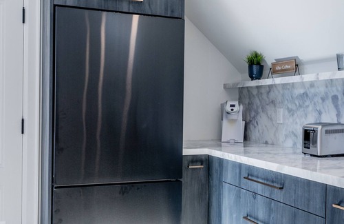 Barrie Apartment | Lake Simcoe Loft 1BRD Full Bath WIFI Netflix AC