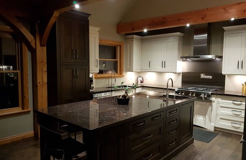 Oro Station Cottage | Lake Simcoe Very Rare Southern Exposure Timberframe Waterfront With Hot Tub