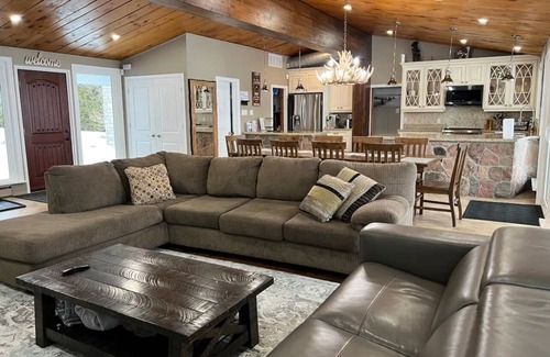 Oro Station Cottage | Lake Simcoe Water Front Cottage