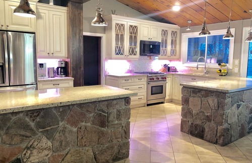 Oro Station Cottage | Lake Simcoe Water Front Cottage