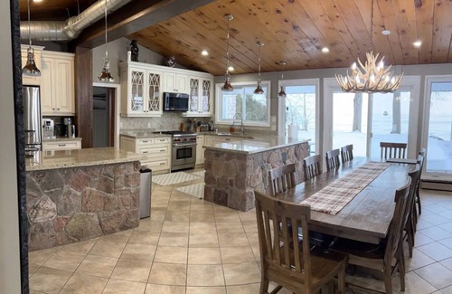 Oro Station Cottage | Lake Simcoe Water Front Cottage