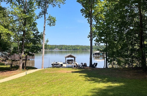 Lake Oconee House | Lake Sinclair Shore, 10 Guests, 5 beds, SMART Home!