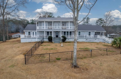 Milledgeville House | Lake Sinclair Waterfront – Peaceful 270° Peninsula
