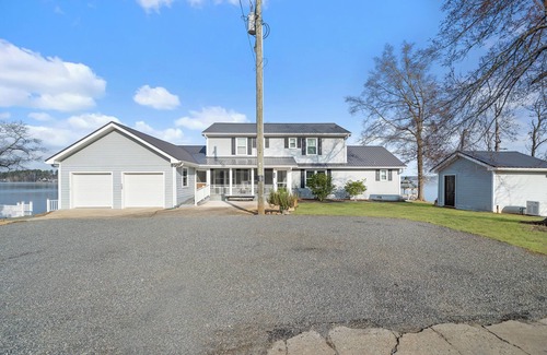 Milledgeville House | Lake Sinclair Waterfront – Peaceful 270° Peninsula