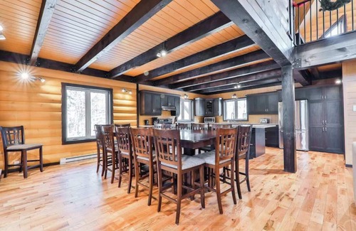 Grenville-sur-la-Rouge Ski Chalet | Lake, Spa, Forest Fun & Game room - Le Grand Chene