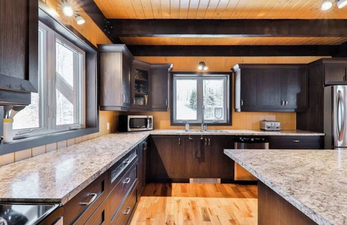 Grenville-sur-la-Rouge Ski Chalet | Lake, Spa, Forest Fun & Game room - Le Grand Chene