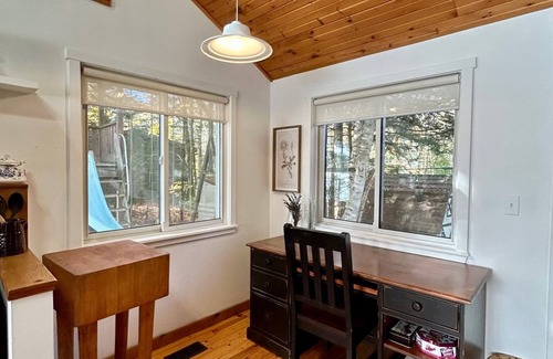 Bracebridge Cottage | Lake swims, sunrises and family fun just outside your door-relax, play, recharge