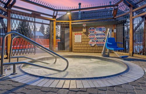 Lake Forest House | Lake Tahoe Getaway Close to Beach & Ski Slopes