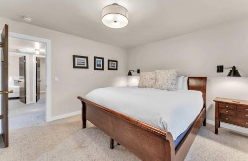 Lake Forest House | Lake Tahoe Getaway Close to Beach & Ski Slopes