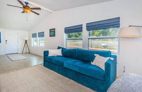 Tarpon Springs House | Lake Tarpon Modern 3 Bedroom 2 Bathroom House