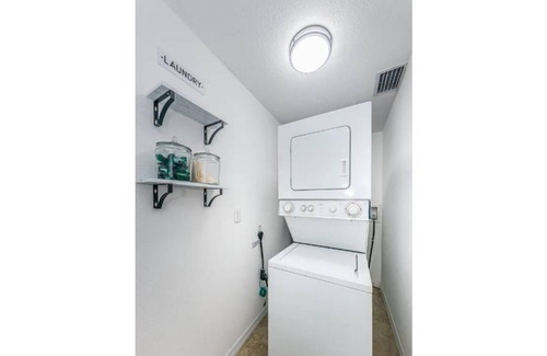 Tarpon Springs House | Lake Tarpon Modern 3 Bedroom 2 Bathroom House