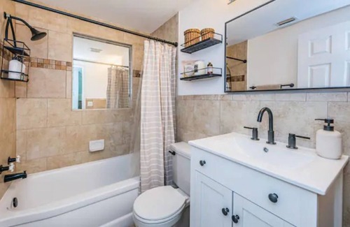 Tarpon Springs House | Lake Tarpon Modern 3 Bedroom 2 Bathroom House