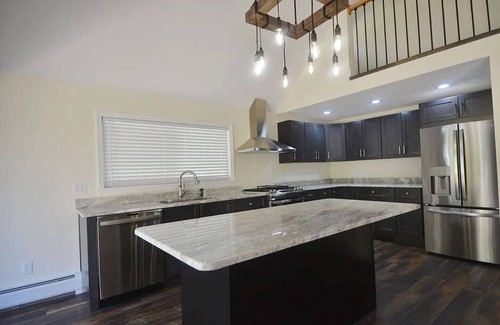 Blandford House | Lake, Tennis, Beach Access, Skiing, Kayaking, Fishing
